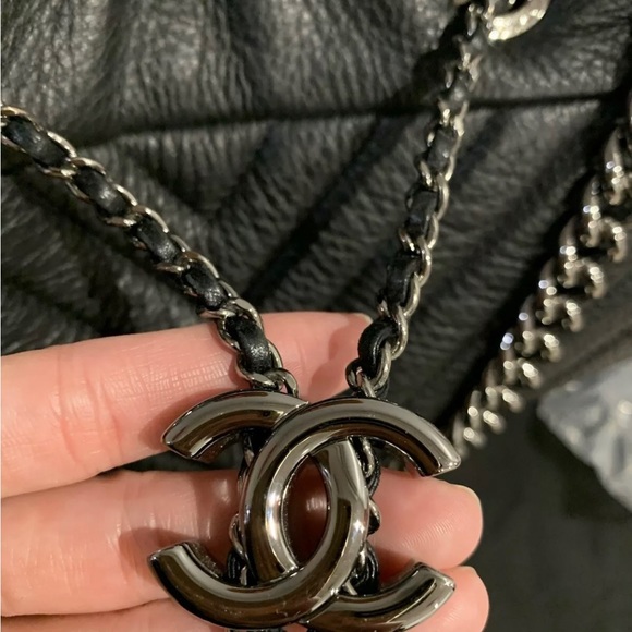 Chanel Gabrielle Chevron Bucket Handbag - Picture 3 of 10